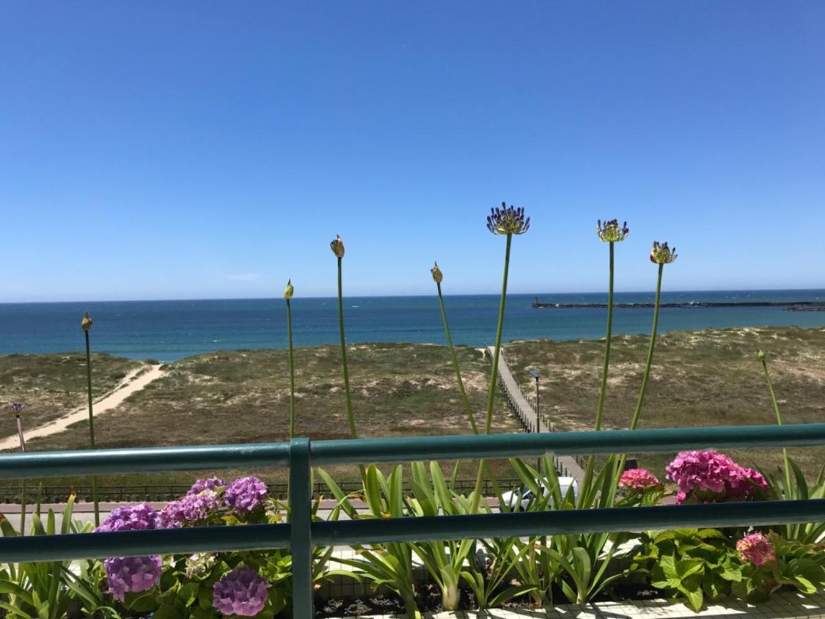 Beachfront Apartment With Sea View Azurara Extérieur photo
